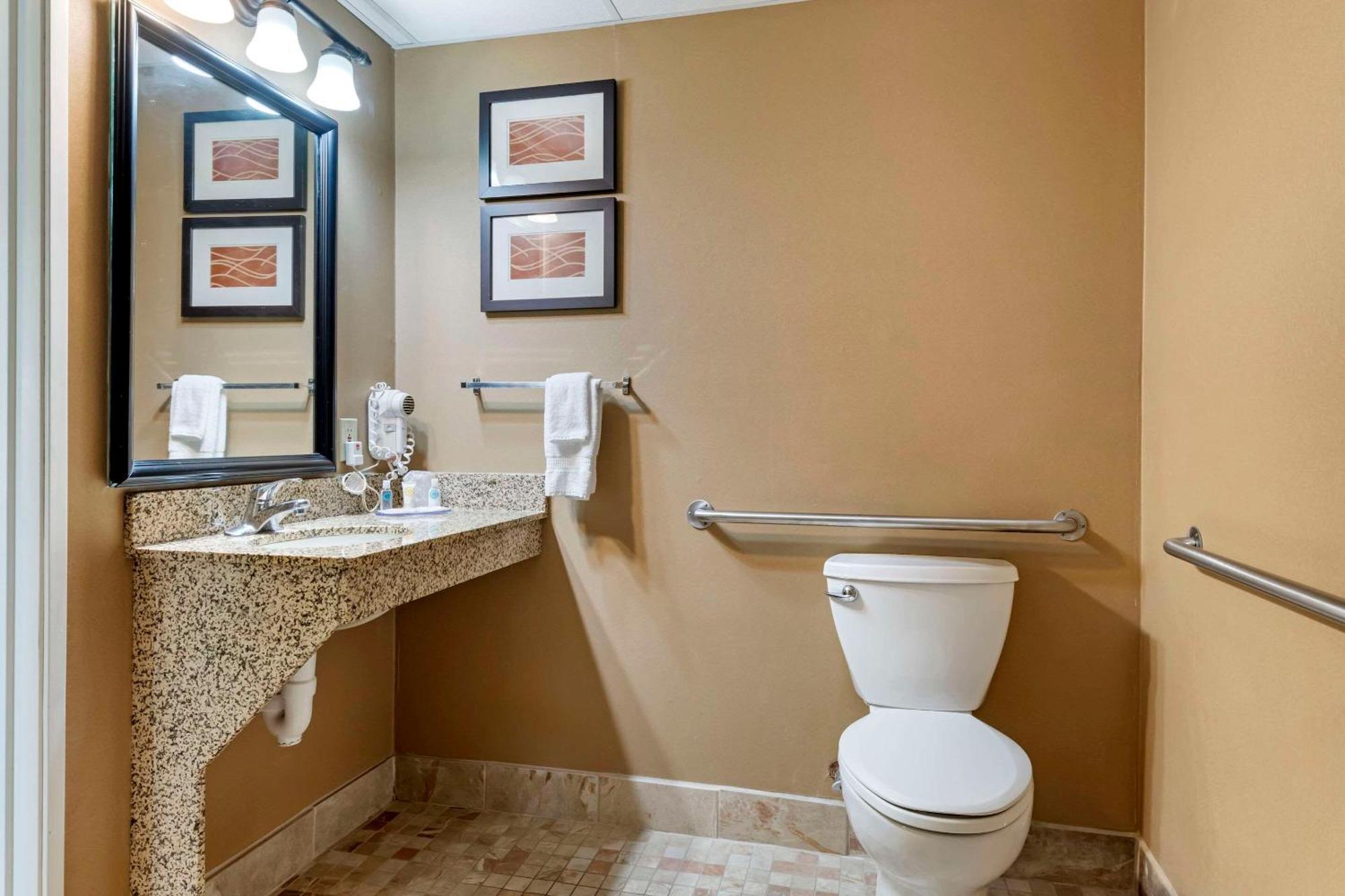Comfort Inn Альберт-Ли Экстерьер фото